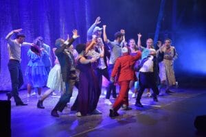 "Footloose"-Premiere in Bremen: Überragende Hauptdarsteller, ein starkes Trio und ein Rückkehrer &raquo; Footloose