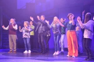 Musical "Abenteuerland": Cast überreicht Spendencheck in Höhe von 68.500 Euro an "Die Arche"! &raquo; Abenteuerland