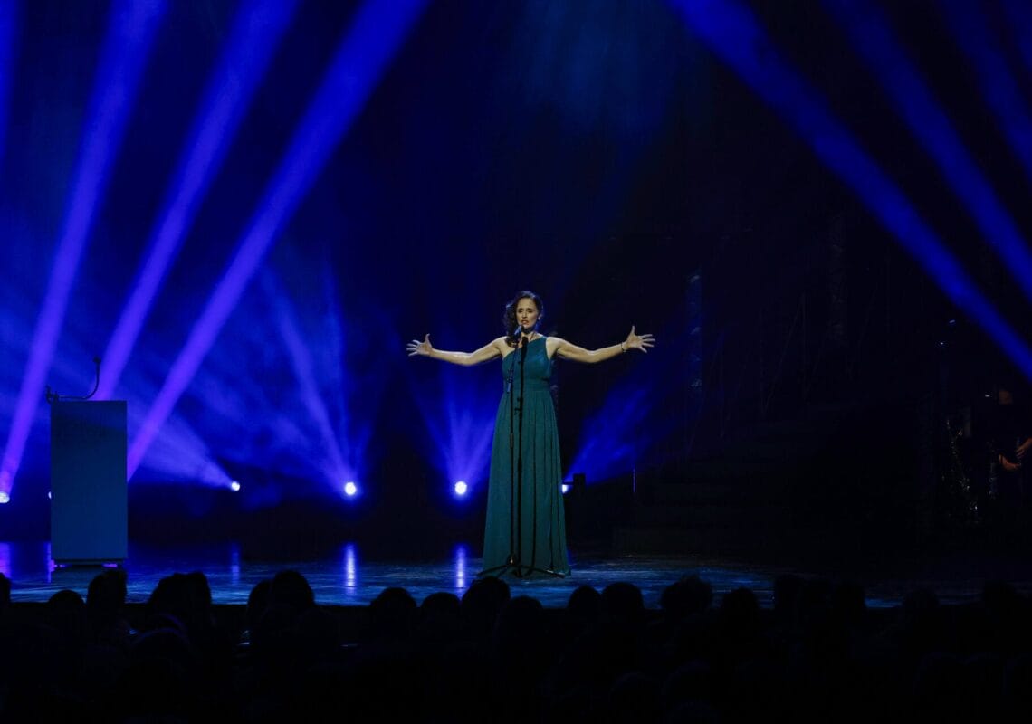 Deutscher Musical Theater Preis 2024 - Die Gala im Theater des Westens in Berlin, am 21.10.2024. Die Preisverleihung auf der Bühne im Theater des Westens.Der Deutsche Musical Theater Preis ist einer der wichtigsten Bühnenpreise Deutschlands und zudem die einzige Auszeichnung für deutschsprachige Musicals, die von Profis an Profis verliehen wird. In 16 Kategorien nominiert die Deutsche Musical Akademie herausragende deutschsprachige Musicalproduktionen aus der Spielzeit 2023/2024 und lobt einen Ehrenpreis aus. Der Deutsche Musical Theater Preis wird am 21. Oktober im Rahmen einer großen Gala im Theater des Westens in Berlin verliehen. Durch den Abend führt Jannik Schümann. Zur Preisverleihung sind zahlreiche prominente Gäste aus Kultur, Politik und Show-Business eingeladen.Photo: Deutsche Musical Akademie/mmacm.com