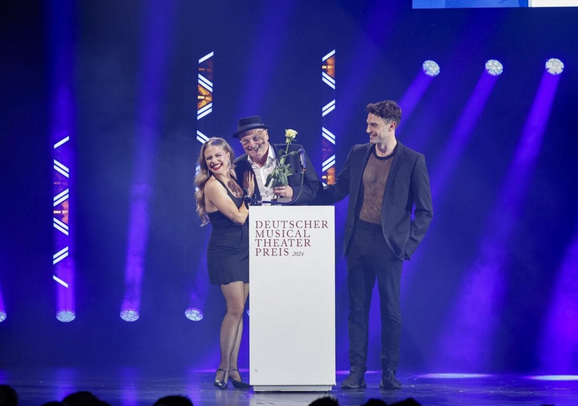 Deutscher Musical Theater Preis 2024 - Die Gala im Theater des Westens in Berlin, am 21.10.2024. Die Preisverleihung auf der Bühne im Theater des Westens.Der Deutsche Musical Theater Preis ist einer der wichtigsten Bühnenpreise Deutschlands und zudem die einzige Auszeichnung für deutschsprachige Musicals, die von Profis an Profis verliehen wird. In 16 Kategorien nominiert die Deutsche Musical Akademie herausragende deutschsprachige Musicalproduktionen aus der Spielzeit 2023/2024 und lobt einen Ehrenpreis aus. Der Deutsche Musical Theater Preis wird am 21. Oktober im Rahmen einer großen Gala im Theater des Westens in Berlin verliehen. Durch den Abend führt Jannik Schümann. Zur Preisverleihung sind zahlreiche prominente Gäste aus Kultur, Politik und Show-Business eingeladen.Photo: Deutsche Musical Akademie/mmacm.com