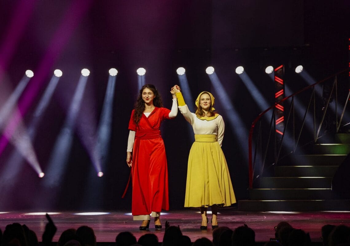 Deutscher Musical Theater Preis 2024 - Die Gala im Theater des Westens in Berlin, am 21.10.2024. Die Preisverleihung auf der Bühne im Theater des Westens.Der Deutsche Musical Theater Preis ist einer der wichtigsten Bühnenpreise Deutschlands und zudem die einzige Auszeichnung für deutschsprachige Musicals, die von Profis an Profis verliehen wird. In 16 Kategorien nominiert die Deutsche Musical Akademie herausragende deutschsprachige Musicalproduktionen aus der Spielzeit 2023/2024 und lobt einen Ehrenpreis aus. Der Deutsche Musical Theater Preis wird am 21. Oktober im Rahmen einer großen Gala im Theater des Westens in Berlin verliehen. Durch den Abend führt Jannik Schümann. Zur Preisverleihung sind zahlreiche prominente Gäste aus Kultur, Politik und Show-Business eingeladen.Photo: Deutsche Musical Akademie/mmacm.com