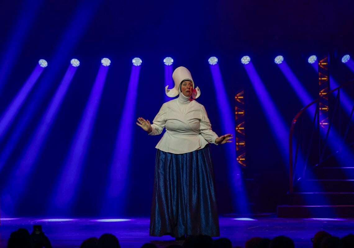 Deutscher Musical Theater Preis 2024 - Die Gala im Theater des Westens in Berlin, am 21.10.2024. Die Preisverleihung auf der Bühne im Theater des Westens.Der Deutsche Musical Theater Preis ist einer der wichtigsten Bühnenpreise Deutschlands und zudem die einzige Auszeichnung für deutschsprachige Musicals, die von Profis an Profis verliehen wird. In 16 Kategorien nominiert die Deutsche Musical Akademie herausragende deutschsprachige Musicalproduktionen aus der Spielzeit 2023/2024 und lobt einen Ehrenpreis aus. Der Deutsche Musical Theater Preis wird am 21. Oktober im Rahmen einer großen Gala im Theater des Westens in Berlin verliehen. Durch den Abend führt Jannik Schümann. Zur Preisverleihung sind zahlreiche prominente Gäste aus Kultur, Politik und Show-Business eingeladen.Photo: Deutsche Musical Akademie/mmacm.com