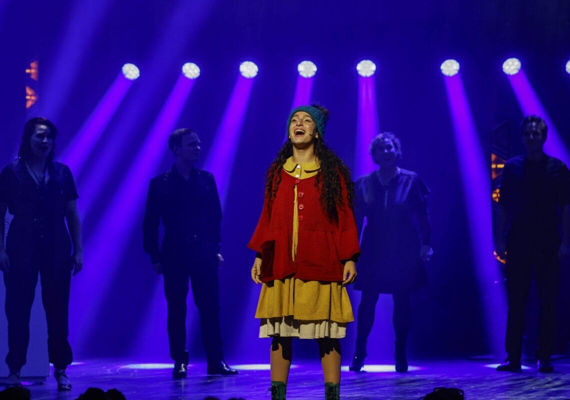 Deutscher Musical Theater Preis 2024 - Die Gala im Theater des Westens in Berlin, am 21.10.2024. Die Preisverleihung auf der Bühne im Theater des Westens.Der Deutsche Musical Theater Preis ist einer der wichtigsten Bühnenpreise Deutschlands und zudem die einzige Auszeichnung für deutschsprachige Musicals, die von Profis an Profis verliehen wird. In 16 Kategorien nominiert die Deutsche Musical Akademie herausragende deutschsprachige Musicalproduktionen aus der Spielzeit 2023/2024 und lobt einen Ehrenpreis aus. Der Deutsche Musical Theater Preis wird am 21. Oktober im Rahmen einer großen Gala im Theater des Westens in Berlin verliehen. Durch den Abend führt Jannik Schümann. Zur Preisverleihung sind zahlreiche prominente Gäste aus Kultur, Politik und Show-Business eingeladen.Photo: Deutsche Musical Akademie/mmacm.com